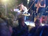 Der Keyboarder von Superpunk wird jetzt gleich Opfer der sexuellen Attacke eines zwölfjährigen Ravemädchens